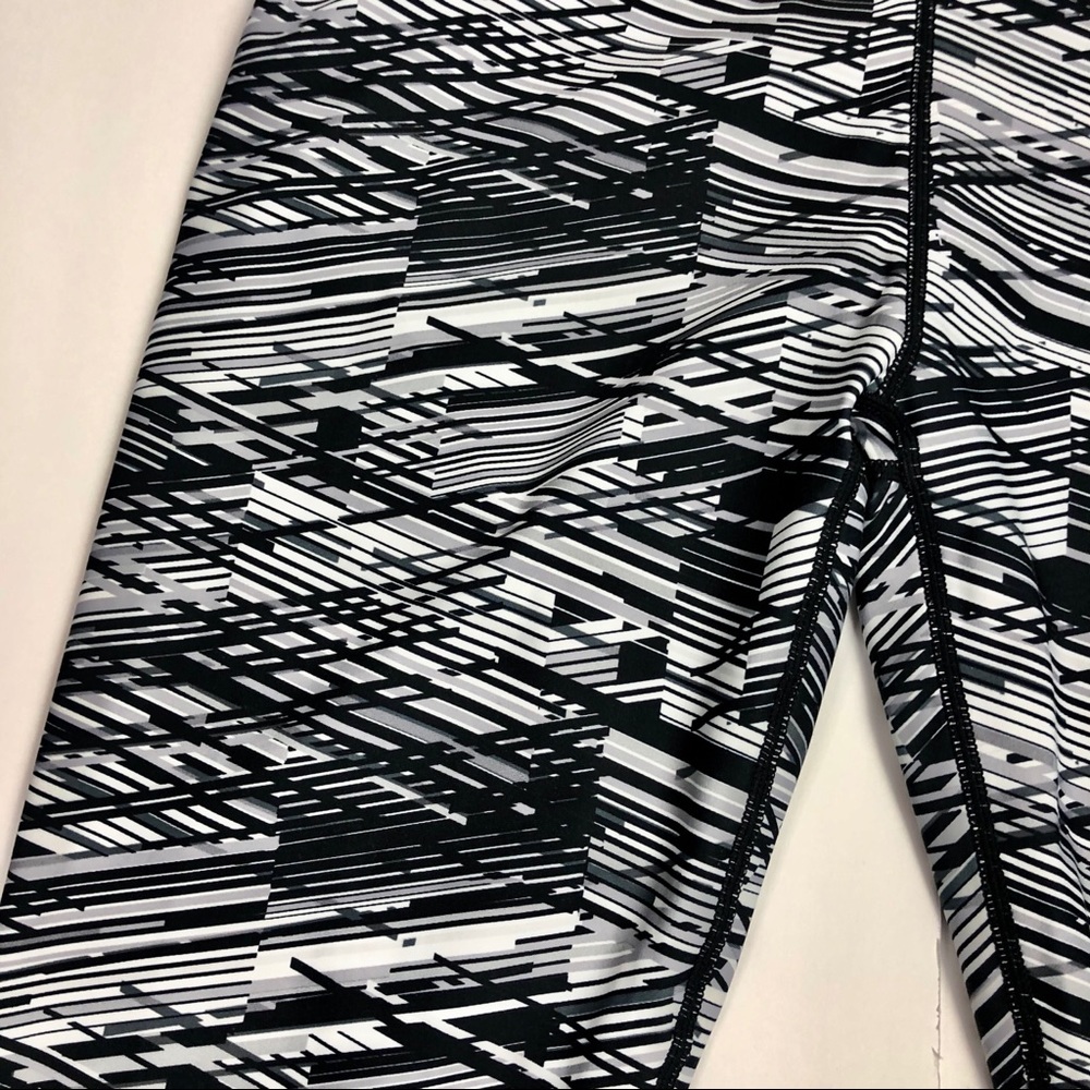 Fabletics Gia Powerlite Crop - image 5